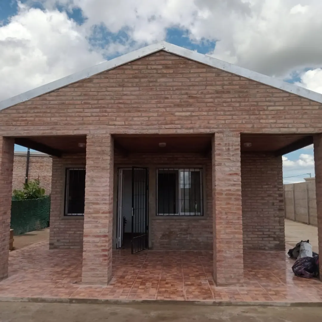 Casa de ladrillo construida por Construcciones Bernard